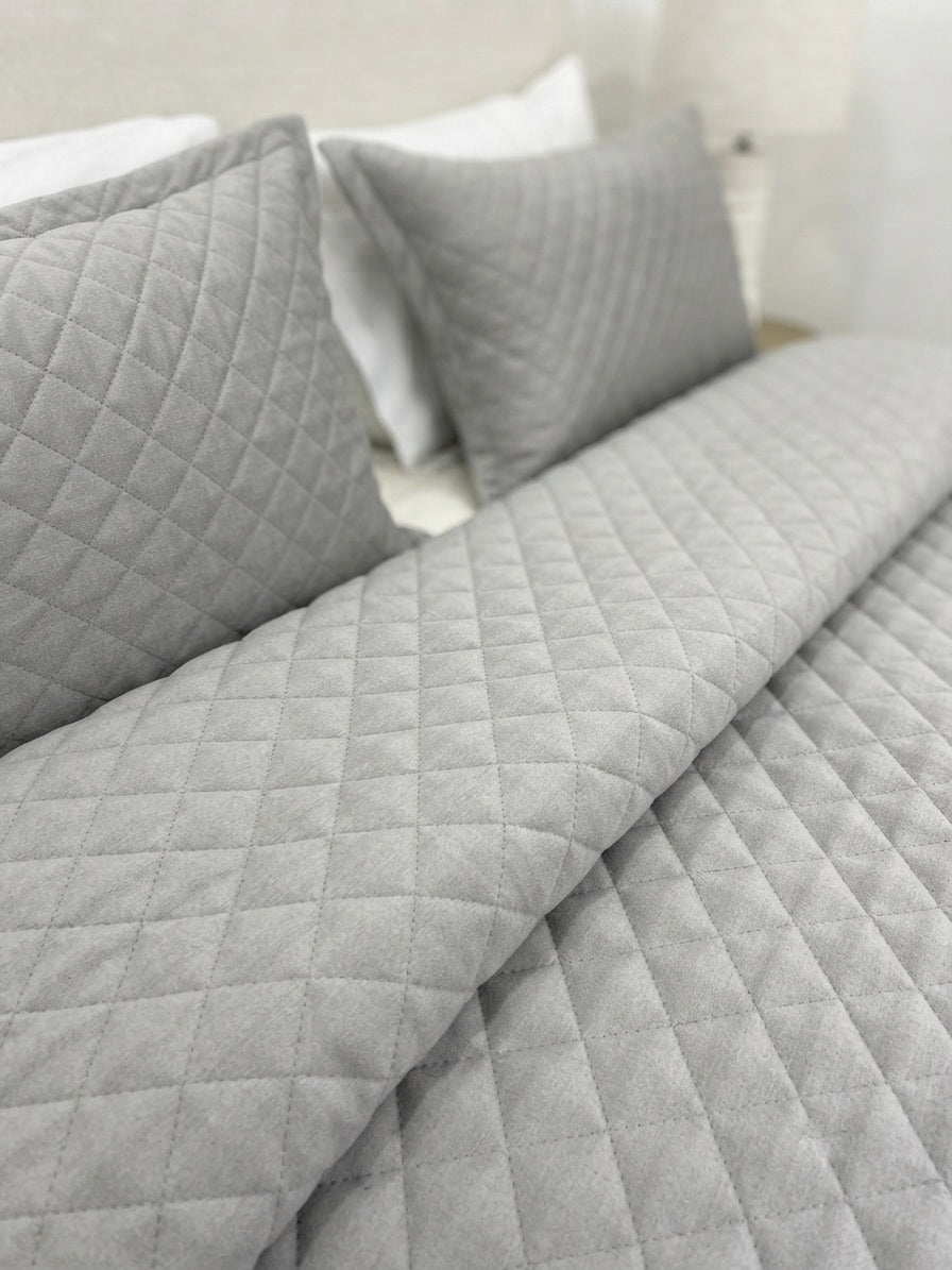 Couvre lit matelassé en velours (GRIS)