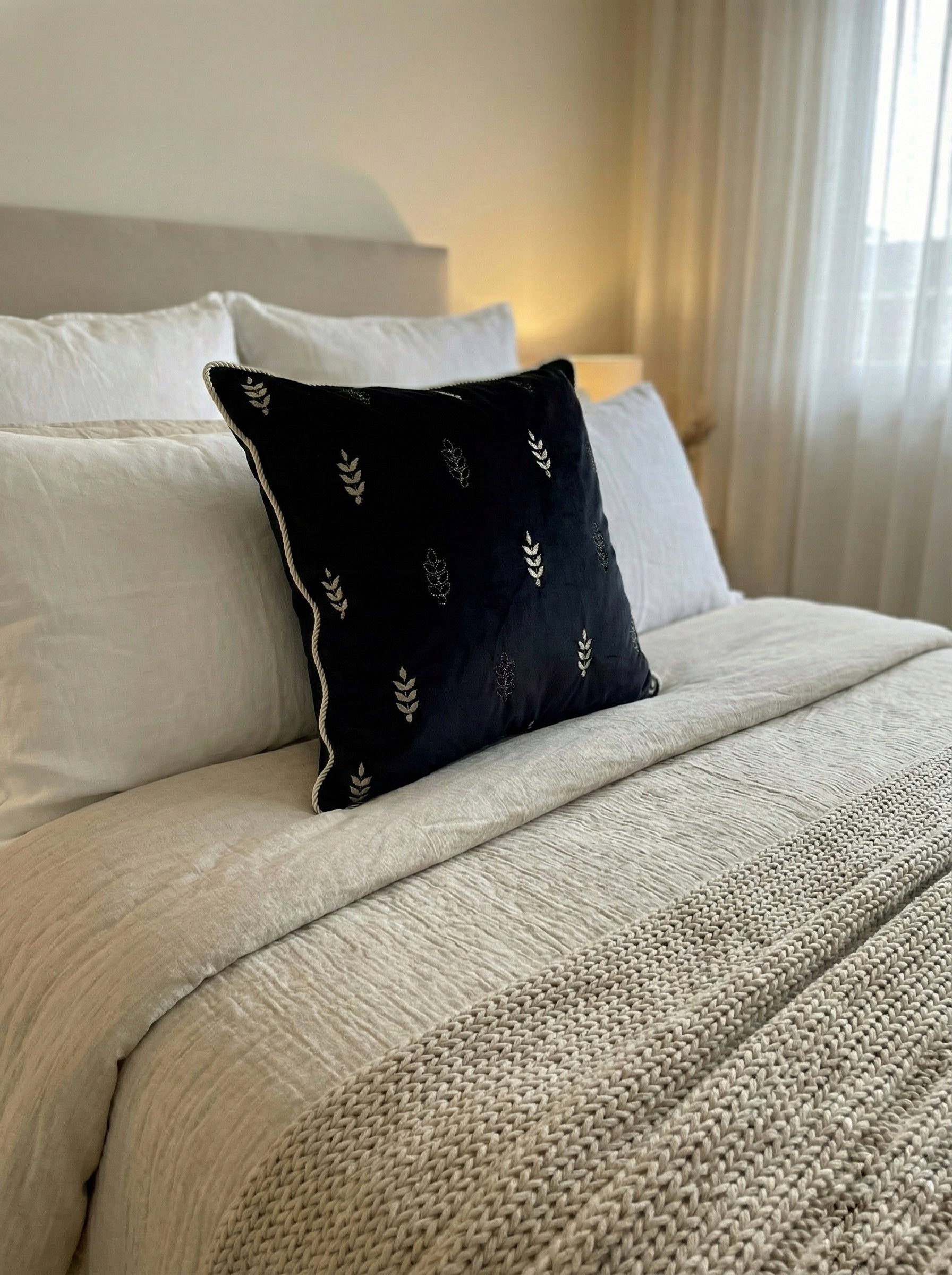 Housse de coussin noire