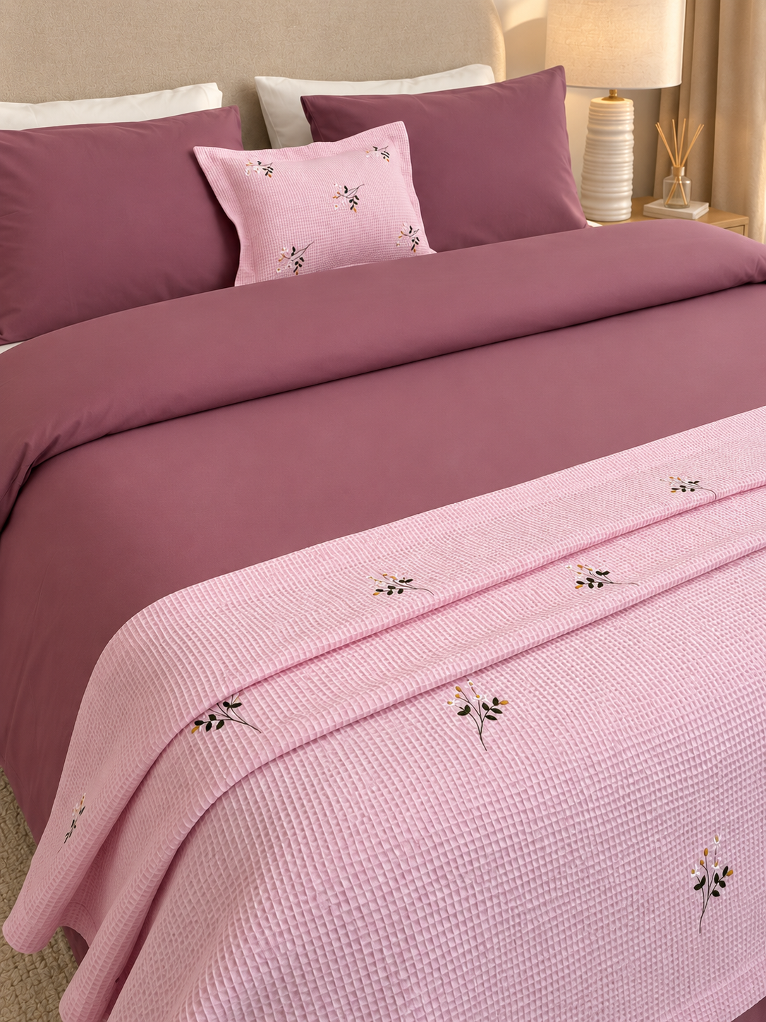 Plaid brodé ROSE + 1 housse de coussin