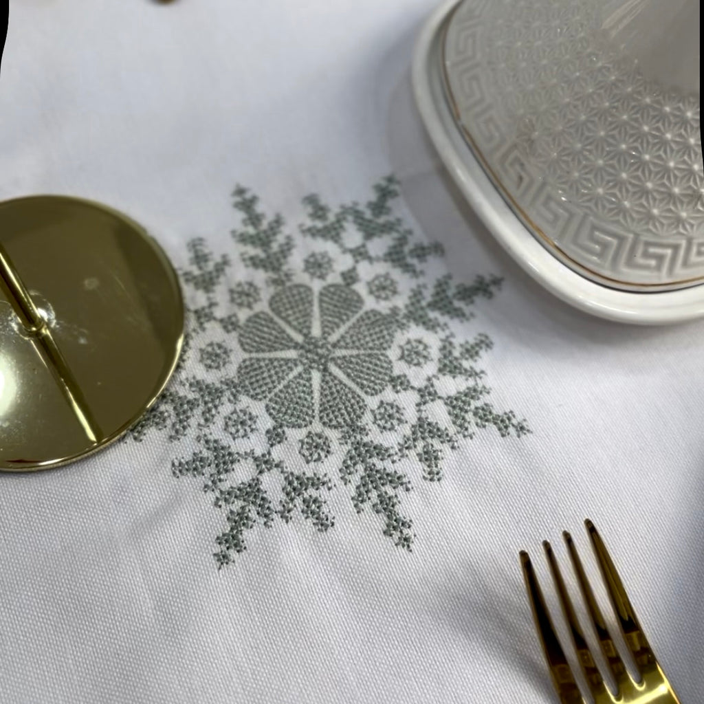 Nappe "Layali" brodée (Vert sauge)