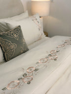 Parure brodée en DRAP PLAT 002